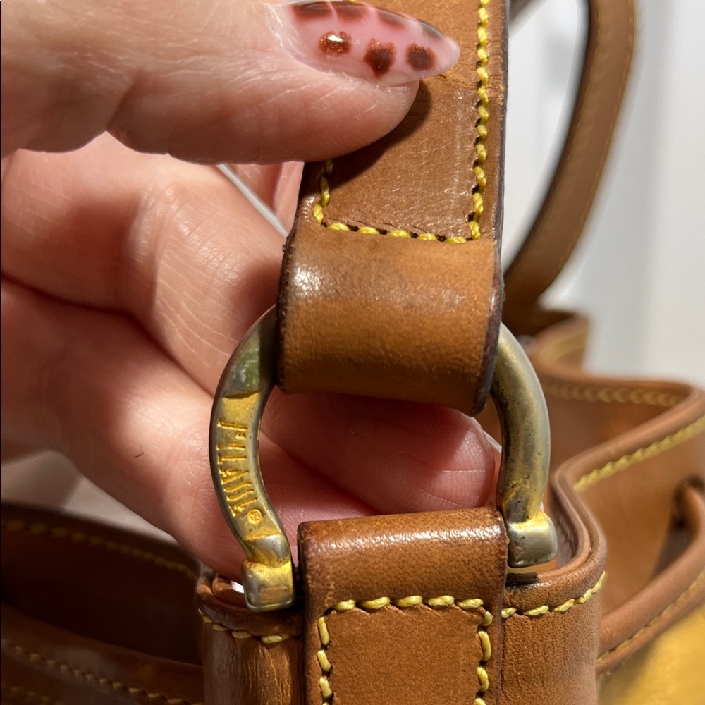 Alviero Martini Tan and Brown Shoulder Bag - Picture 5 of 11